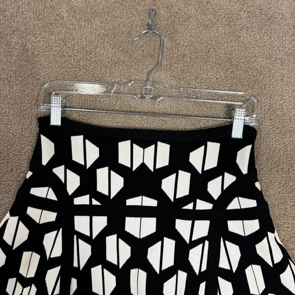 Diane Von Furstenberg Flote Mini Skirt Size Small Black/White Hounds Check Knit - Picture 4 of 11